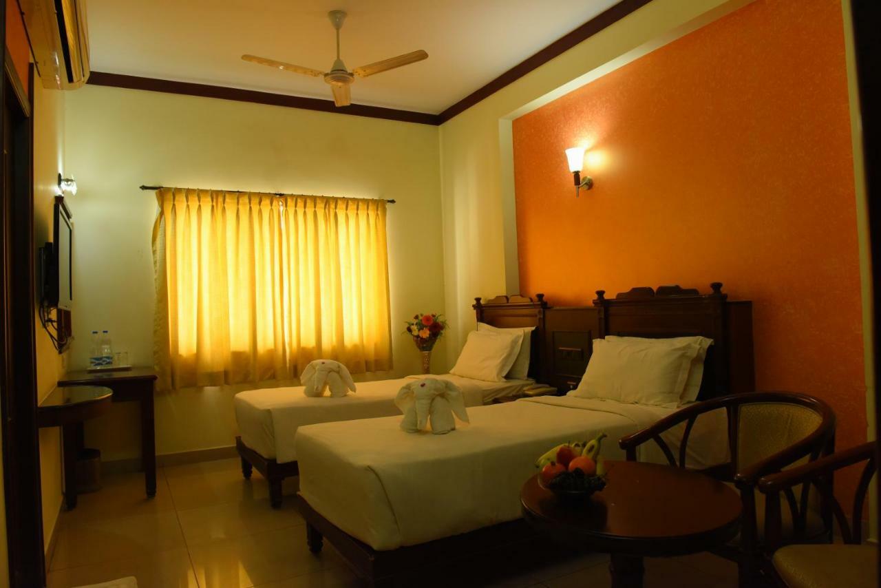 Отель Chendhoor Residency Tiruchirappalli Экстерьер фото