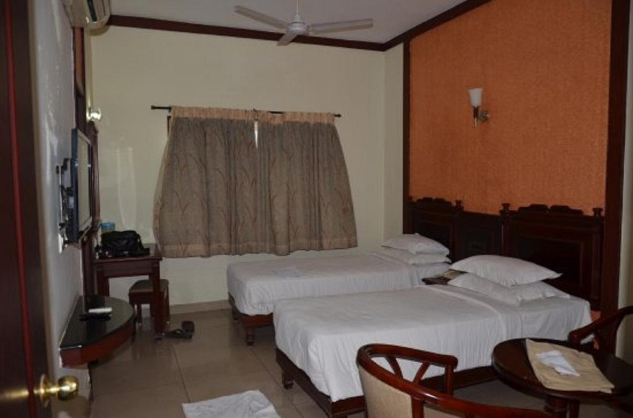 Отель Chendhoor Residency Tiruchirappalli Экстерьер фото